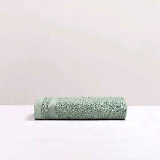 Duurzame eucalyptus Luna badhanddoek van 67% gerecycled katoen en 33% polyester, 500 g/m², hoge kwaliteit, zacht, absorberend en sneldrogend.