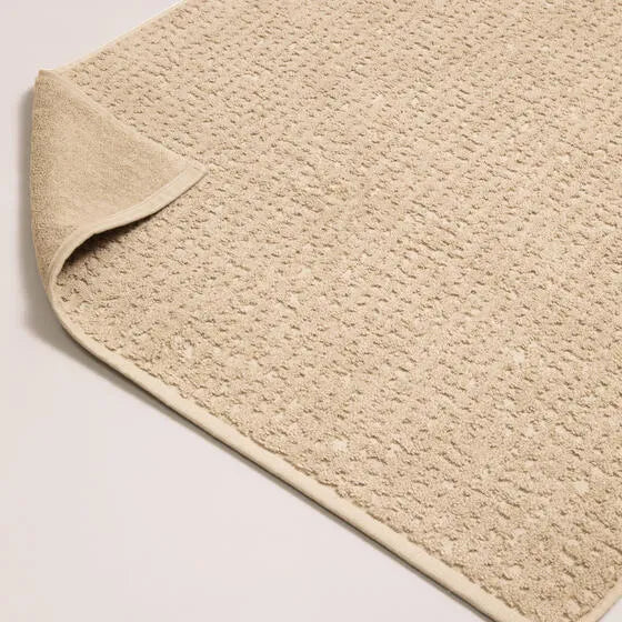 Luxe latte Florence badmat van 100% GOTS-katoen, 600 g/m², hoge kwaliteit, zacht en absorberend.