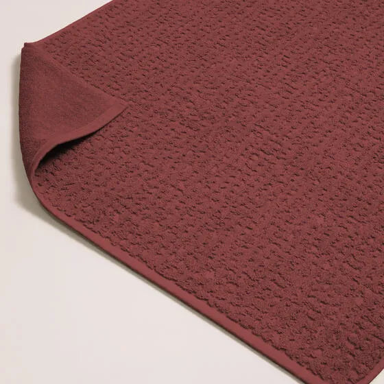 Luxe bordeaux Florence badmat van 100% GOTS-katoen, 600 g/m², hoge kwaliteit, zacht en absorberend.