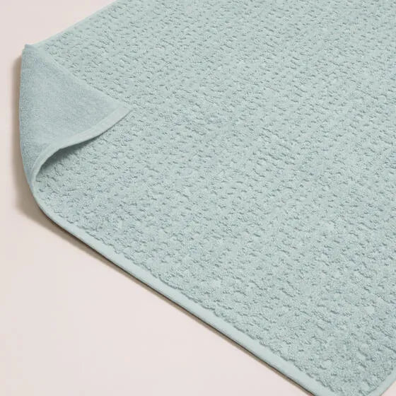 Luxe hemelsblauw Florence badmat van 100% GOTS-katoen, 600 g/m², hoge kwaliteit, zacht en absorberend.