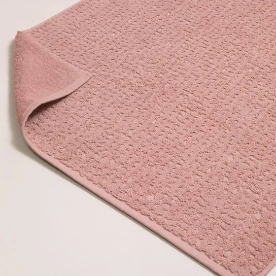 Luxe oudroze Florence badmat van 100% GOTS-katoen, 600 g/m², hoge kwaliteit, zacht en absorberend.