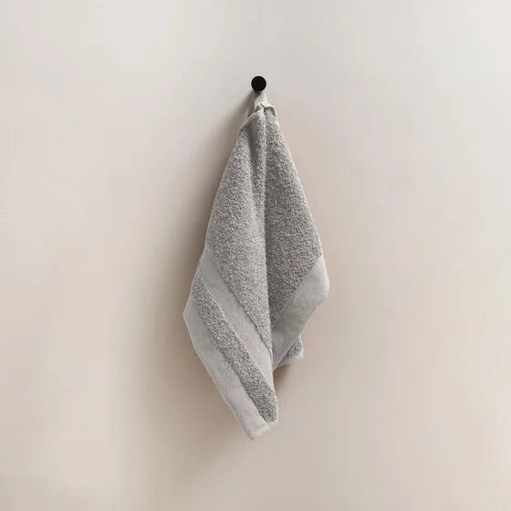 Duurzame grijs Luna gastendoek (3 stuks) van 67% gerecycled katoen en 33% polyester, 500 g/m², hoge kwaliteit, zacht, absorberend en sneldrogend.